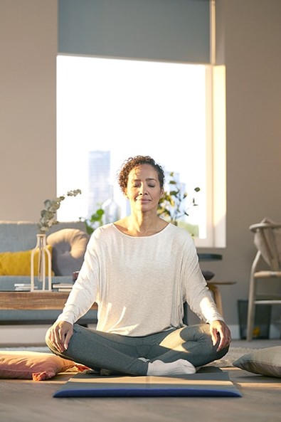 Somfy - woman in meditation